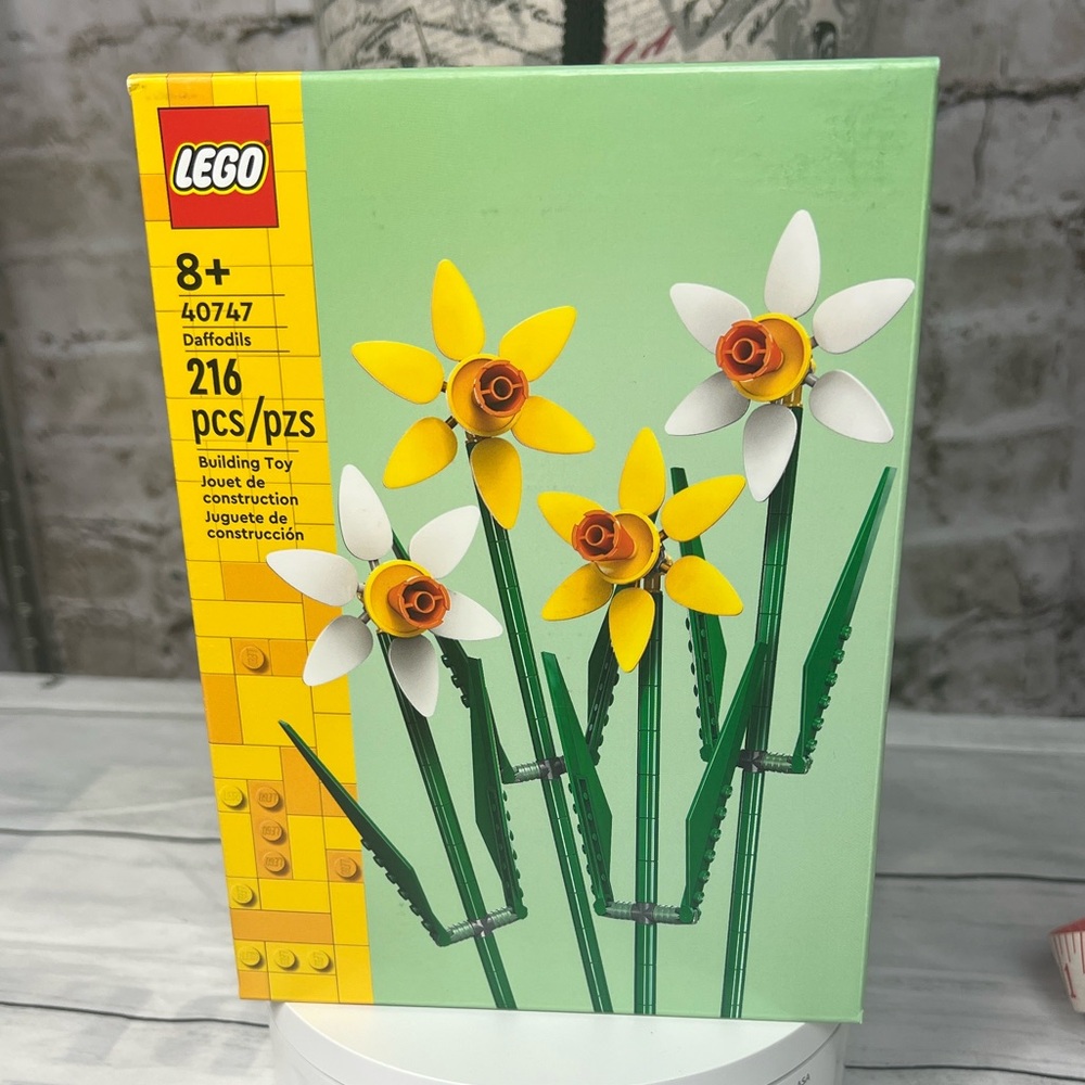 LEGO Daffodils Set 40747 – 216 pcs – New in Box 🌼